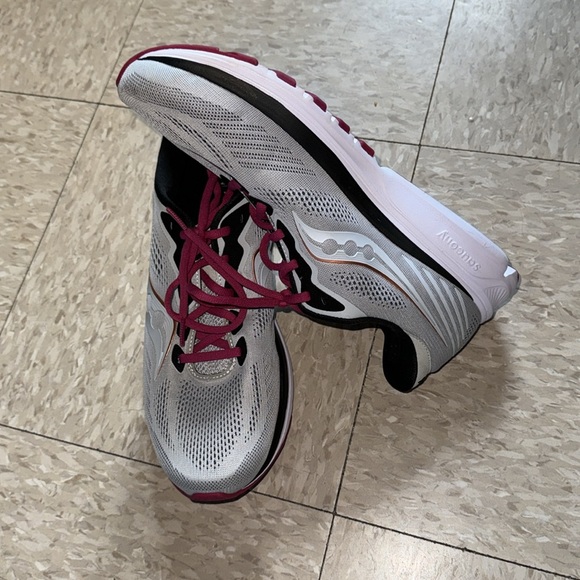 Saucony Ride14 Woman’s Lifestyle Running Shoes in Fog/Cherry size 11.5 S10650-55 - Picture 16 of 16